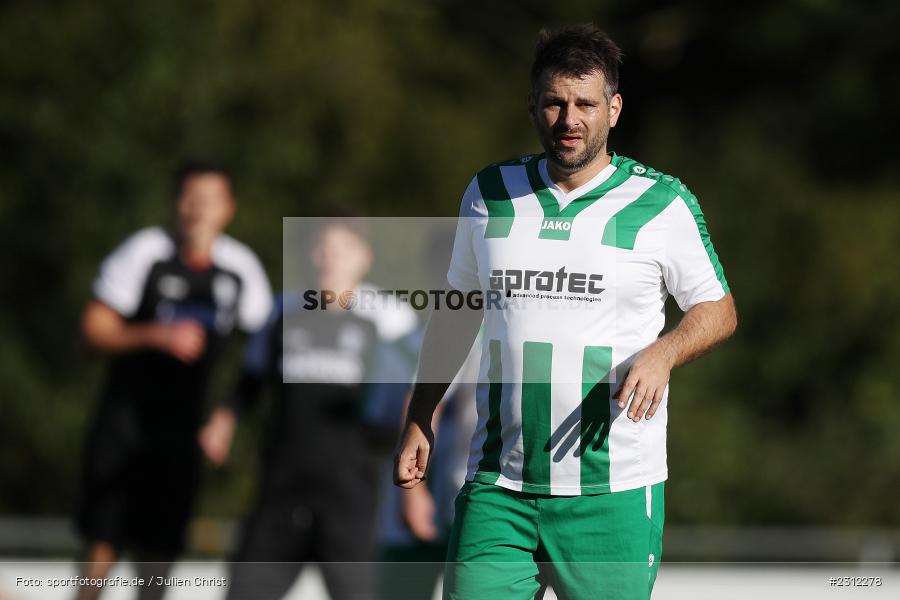 Trainer, Christian Stich, Sportplatz, Karlburg, 24.10.2021, BFV, sport, action, Fussball, Deutschland, Oktober 2021, Saison 2021/2022, Kreisliga Würzburg, FVK, TSV, FV Karlstadt, TSV Karlburg II - Bild-ID: 2312278