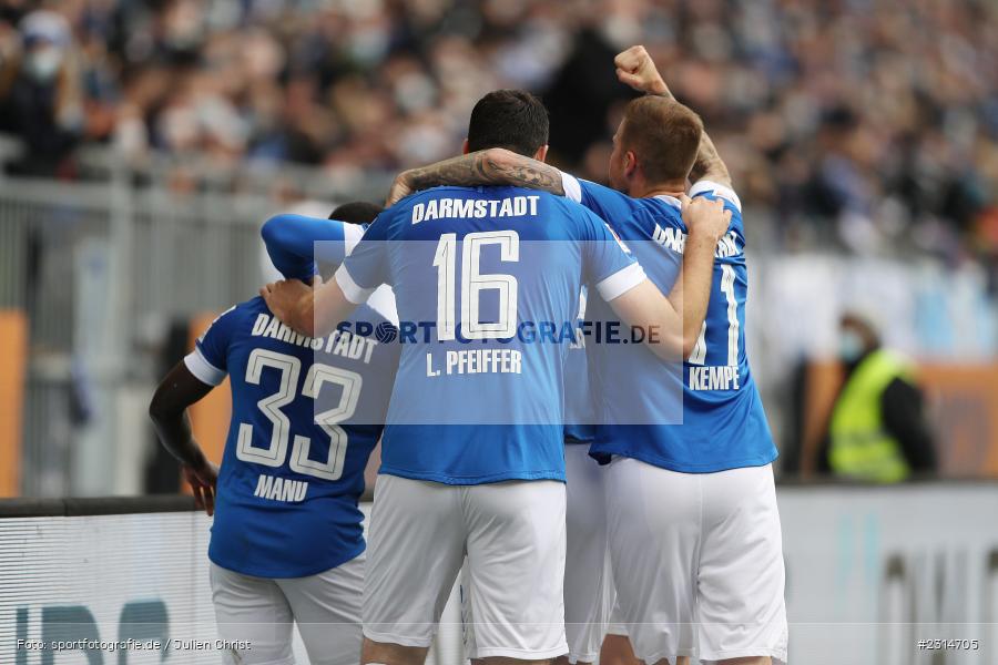 Tobias Kempe, Luca Pfeiffer, Torjubel, Braydon Manu, Merck-Stadion am Böllenfalltor, Darmstadt, 20.11.2021, DFL, sport, action, Fussball, November 2021, Saison 2021/2022, 2. Bundesliga, FCSP, SVD, FC St. Pauli, SV Darmstadt 98 - Bild-ID: 2314705 Tobias Kempe, Luca Pfeiffer, Torjubel, Braydon Manu, Merck-Stadion am Böllenfalltor, Darmstadt, 20.11.2021, DFL, sport, action, Fussball, November 2021, Saison 2021/2022, 2. Bundesliga, FCSP, SVD, FC St. Pauli, SV Darmstadt 98 - Bild-ID: 2314705