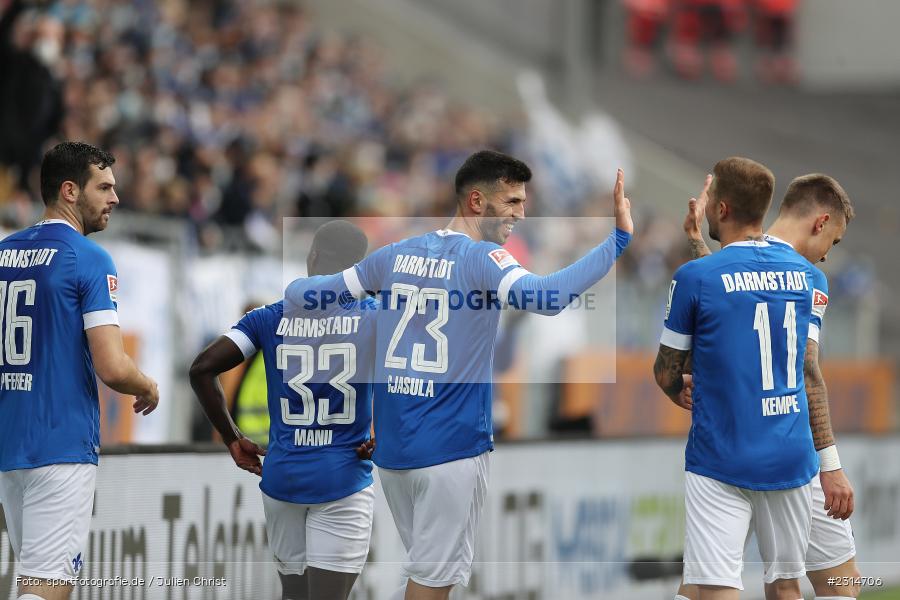 Tobias Kempe, Luca Pfeiffer, Torjubel, Braydon Manu, Merck-Stadion am Böllenfalltor, Darmstadt, 20.11.2021, DFL, sport, action, Fussball, November 2021, Saison 2021/2022, 2. Bundesliga, FCSP, SVD, FC St. Pauli, SV Darmstadt 98 - Bild-ID: 2314706 Tobias Kempe, Luca Pfeiffer, Torjubel, Braydon Manu, Merck-Stadion am Böllenfalltor, Darmstadt, 20.11.2021, DFL, sport, action, Fussball, November 2021, Saison 2021/2022, 2. Bundesliga, FCSP, SVD, FC St. Pauli, SV Darmstadt 98 - Bild-ID: 2314706