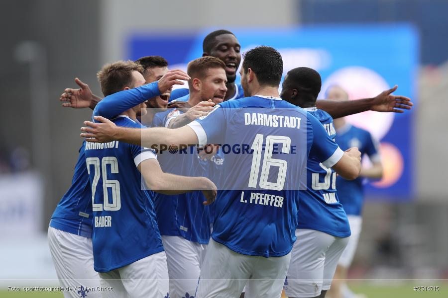 Braydon Manu, Patric Pfeiffer, Matthias Bader, Tobias Kempe, Torjubel, Luca Pfeiffer, Merck-Stadion am Böllenfalltor, Darmstadt, 20.11.2021, DFL, sport, action, Fussball, November 2021, Saison 2021/2022, 2. Bundesliga, FCSP, SVD, FC St. Pauli, SV Darmstadt 98 - Bild-ID: 2314715 Braydon Manu, Patric Pfeiffer, Matthias Bader, Tobias Kempe, Torjubel, Luca Pfeiffer, Merck-Stadion am Böllenfalltor, Darmstadt, 20.11.2021, DFL, sport, action, Fussball, November 2021, Saison 2021/2022, 2. Bundesliga, FCSP, SVD, FC St. Pauli, SV Darmstadt 98 - Bild-ID: 2314715