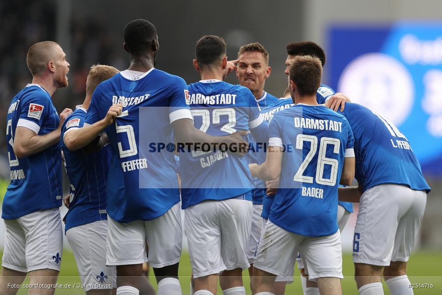 Braydon Manu, Patric Pfeiffer, Matthias Bader, Tobias Kempe, Torjubel, Luca Pfeiffer, Merck-Stadion am Böllenfalltor, Darmstadt, 20.11.2021, DFL, sport, action, Fussball, November 2021, Saison 2021/2022, 2. Bundesliga, FCSP, SVD, FC St. Pauli, SV Darmstadt 98 - Bild-ID: 2314716 Braydon Manu, Patric Pfeiffer, Matthias Bader, Tobias Kempe, Torjubel, Luca Pfeiffer, Merck-Stadion am Böllenfalltor, Darmstadt, 20.11.2021, DFL, sport, action, Fussball, November 2021, Saison 2021/2022, 2. Bundesliga, FCSP, SVD, FC St. Pauli, SV Darmstadt 98 - Bild-ID: 2314716