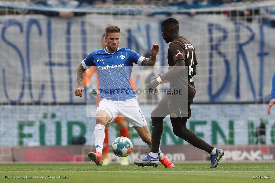 Afeez Aremu, Merck-Stadion am Böllenfalltor, Darmstadt, 20.11.2021, DFL, sport, action, Fussball, November 2021, Saison 2021/2022, 2. Bundesliga, FCSP, SVD, FC St. Pauli, SV Darmstadt 98 - Bild-ID: 2314842 Afeez Aremu, Merck-Stadion am Böllenfalltor, Darmstadt, 20.11.2021, DFL, sport, action, Fussball, November 2021, Saison 2021/2022, 2. Bundesliga, FCSP, SVD, FC St. Pauli, SV Darmstadt 98 - Bild-ID: 2314842