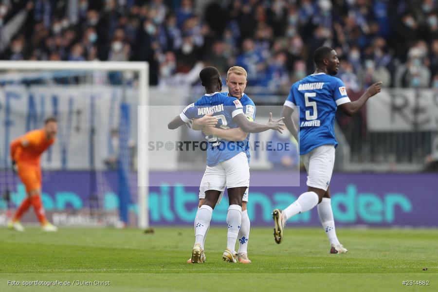 Torjubel, Fabian Holland, Merck-Stadion am Böllenfalltor, Darmstadt, 20.11.2021, DFL, sport, action, Fussball, November 2021, Saison 2021/2022, 2. Bundesliga, FCSP, SVD, FC St. Pauli, SV Darmstadt 98 - Bild-ID: 2314882 Torjubel, Fabian Holland, Merck-Stadion am Böllenfalltor, Darmstadt, 20.11.2021, DFL, sport, action, Fussball, November 2021, Saison 2021/2022, 2. Bundesliga, FCSP, SVD, FC St. Pauli, SV Darmstadt 98 - Bild-ID: 2314882