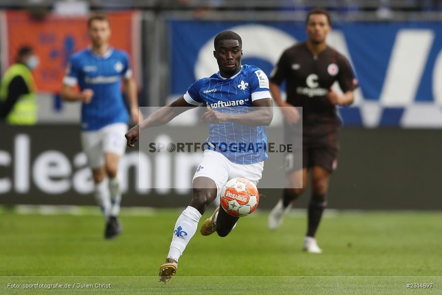 Braydon Manu, Merck-Stadion am Böllenfalltor, Darmstadt, 20.11.2021, DFL, sport, action, Fussball, November 2021, Saison 2021/2022, 2. Bundesliga, FCSP, SVD, FC St. Pauli, SV Darmstadt 98 - Bild-ID: 2314897 Braydon Manu, Merck-Stadion am Böllenfalltor, Darmstadt, 20.11.2021, DFL, sport, action, Fussball, November 2021, Saison 2021/2022, 2. Bundesliga, FCSP, SVD, FC St. Pauli, SV Darmstadt 98 - Bild-ID: 2314897