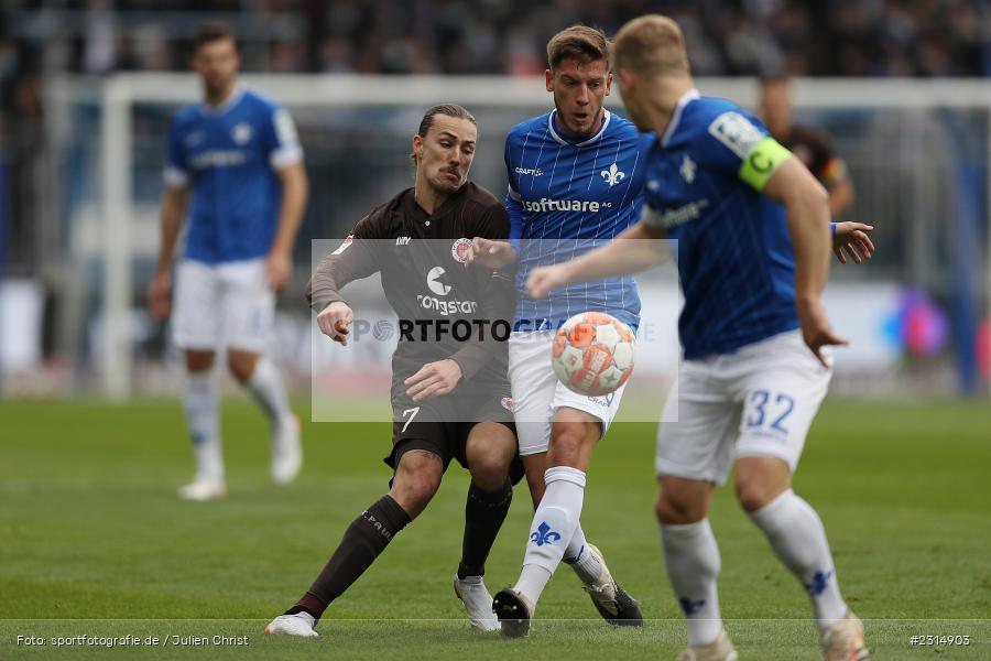 Nemanja Celic, Merck-Stadion am Böllenfalltor, Darmstadt, 20.11.2021, DFL, sport, action, Fussball, November 2021, Saison 2021/2022, 2. Bundesliga, FCSP, SVD, FC St. Pauli, SV Darmstadt 98 - Bild-ID: 2314903 Nemanja Celic, Merck-Stadion am Böllenfalltor, Darmstadt, 20.11.2021, DFL, sport, action, Fussball, November 2021, Saison 2021/2022, 2. Bundesliga, FCSP, SVD, FC St. Pauli, SV Darmstadt 98 - Bild-ID: 2314903