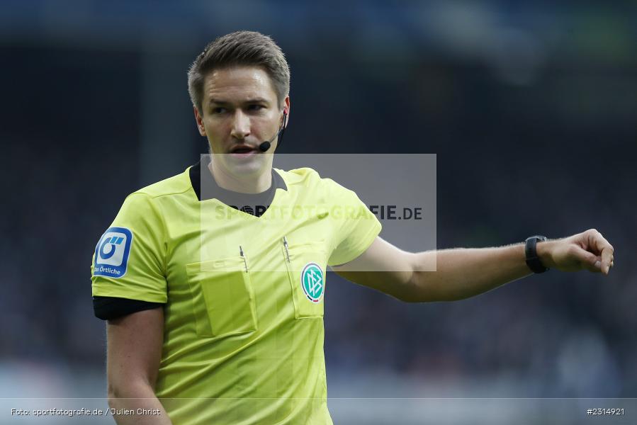 Schiedsrichter, Tobias Reichel, Merck-Stadion am Böllenfalltor, Darmstadt, 20.11.2021, DFL, sport, action, Fussball, November 2021, Saison 2021/2022, 2. Bundesliga, FCSP, SVD, FC St. Pauli, SV Darmstadt 98 - Bild-ID: 2314921 Schiedsrichter, Tobias Reichel, Merck-Stadion am Böllenfalltor, Darmstadt, 20.11.2021, DFL, sport, action, Fussball, November 2021, Saison 2021/2022, 2. Bundesliga, FCSP, SVD, FC St. Pauli, SV Darmstadt 98 - Bild-ID: 2314921