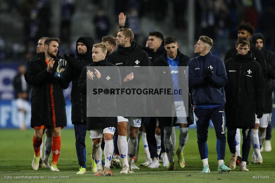 Applaus, Kapitän, Fabian Holland, Merck-Stadion am Böllenfalltor, Darmstadt, 03.12.2021, DFL, sport, action, Fussball, Dezember 2021, Saison 2021/2022, 2. Bundesliga, F95, SVD, Fortuna Düsseldorf, SV Darmstadt 98 - Bild-ID: 2315695