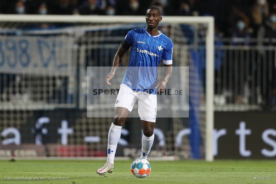Patric Pfeiffer, Merck-Stadion am Böllenfalltor, Darmstadt, 03.12.2021, DFL, sport, action, Fussball, Dezember 2021, Saison 2021/2022, 2. Bundesliga, F95, SVD, Fortuna Düsseldorf, SV Darmstadt 98 - Bild-ID: 2315770 Patric Pfeiffer, Merck-Stadion am Böllenfalltor, Darmstadt, 03.12.2021, DFL, sport, action, Fussball, Dezember 2021, Saison 2021/2022, 2. Bundesliga, F95, SVD, Fortuna Düsseldorf, SV Darmstadt 98 - Bild-ID: 2315770