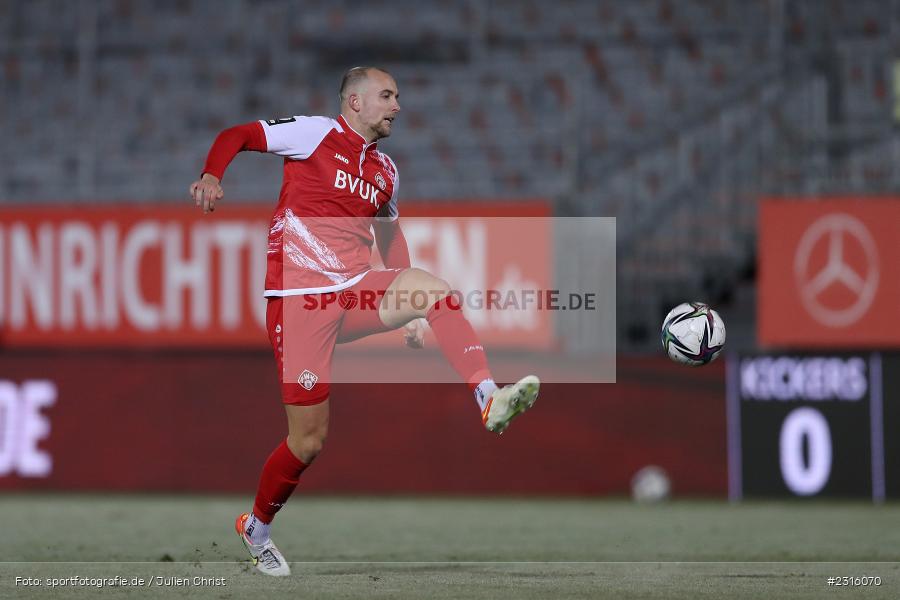 Tobias Kraulich, FLYERALARM Arena, Würzburg, 20.12.2021, DFL, sport, action, Fussball, Dezember 2021, Saison 2021/2022, 3. Liga, TSV, 1860, FWK, TSV 1860 München, FC Würzburger Kickers - Bild-ID: 2316070