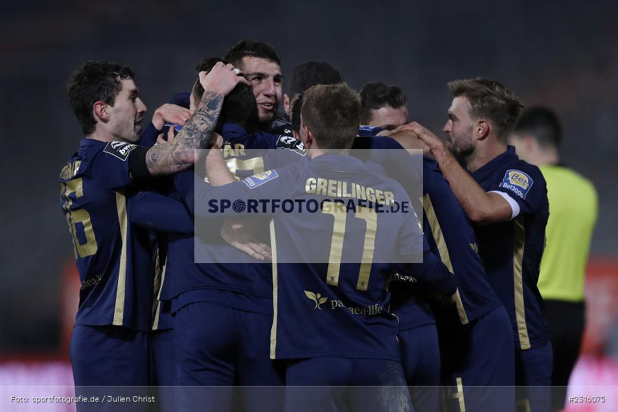 Marcel Bär, Semi Belkahia, Fabian Greilinger, Dennis Dressel, FLYERALARM Arena, Würzburg, 20.12.2021, DFL, sport, action, Fussball, Dezember 2021, Saison 2021/2022, 3. Liga, TSV, 1860, FWK, TSV 1860 München, FC Würzburger Kickers - Bild-ID: 2316075