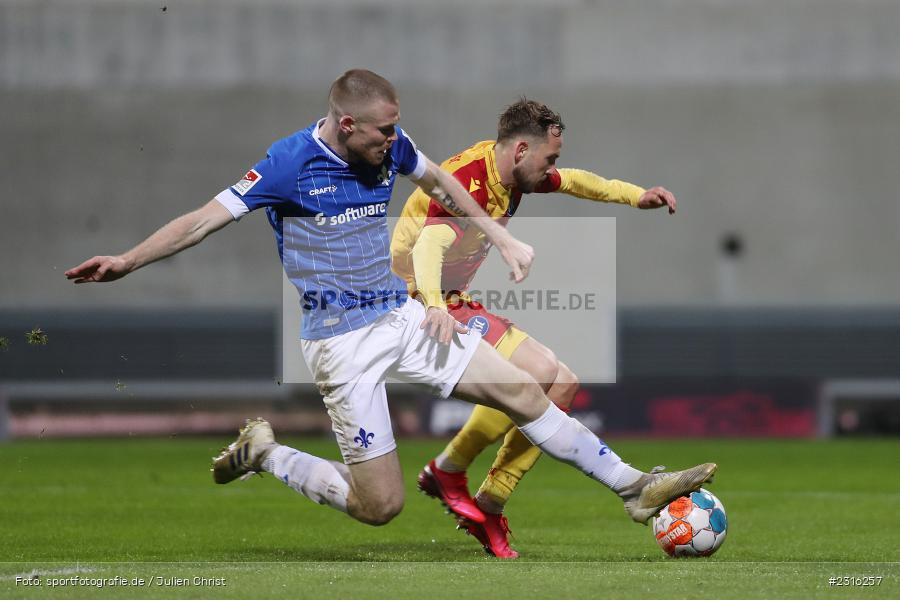 Thomas Isherwood, Merck-Stadion, Darmstadt, 15.01.2022, DFL, sport, action, Fussball, Januar 2022, Saison 2021/2022, 2. Bundesliga, KSC, SV98, Karlsruher SC, SV Darmstadt 98 - Bild-ID: 2316257