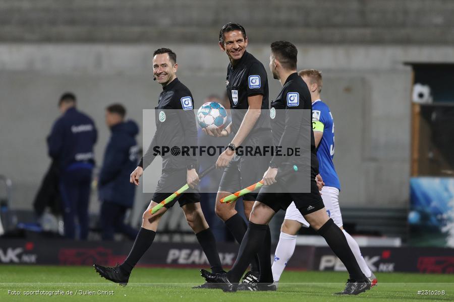 Schiedsrichter, Markus Sinn, Merck-Stadion, Darmstadt, 15.01.2022, DFL, sport, action, Fussball, Januar 2022, Saison 2021/2022, 2. Bundesliga, KSC, SV98, Karlsruher SC, SV Darmstadt 98 - Bild-ID: 2316268