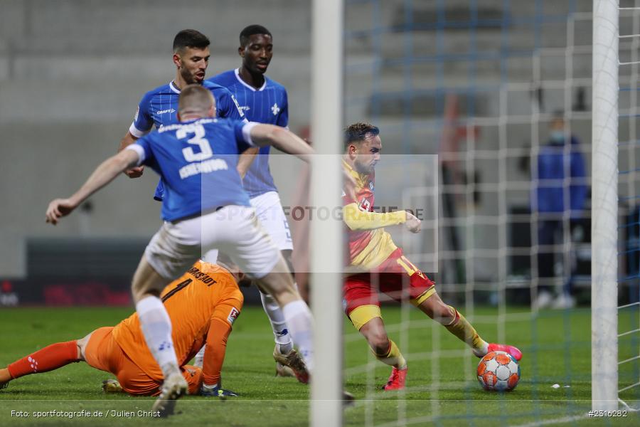 Lucas Cueto, Merck-Stadion, Darmstadt, 15.01.2022, DFL, sport, action, Fussball, Januar 2022, Saison 2021/2022, 2. Bundesliga, KSC, SV98, Karlsruher SC, SV Darmstadt 98 - Bild-ID: 2316282