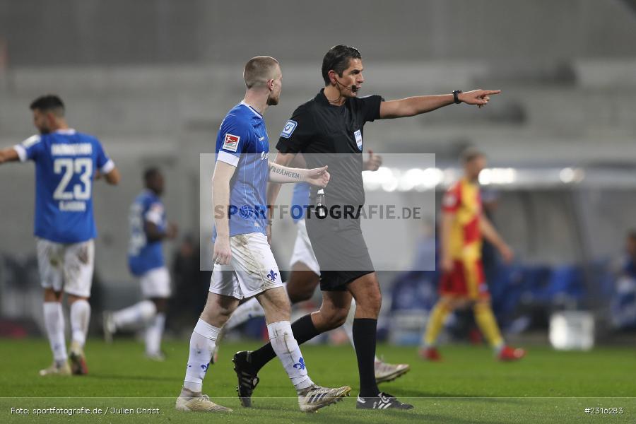 Deniz Aytekin, Merck-Stadion, Darmstadt, 15.01.2022, DFL, sport, action, Fussball, Januar 2022, Saison 2021/2022, 2. Bundesliga, KSC, SV98, Karlsruher SC, SV Darmstadt 98 - Bild-ID: 2316283