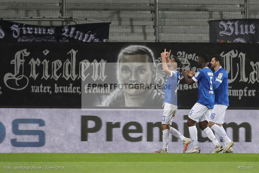 Claudius, Ruhe in Frieden, Torjubel, Transparent, Patric Pfeiffer, Blue Violence, Klaus Gjasula, Merck-Stadion, Darmstadt, 15.01.2022, DFL, sport, action, Fussball, Januar 2022, Saison 2021/2022, 2. Bundesliga, KSC, SV98, Karlsruher SC, SV Darmstadt 98 - Bild-ID: 2316307 Claudius, Ruhe in Frieden, Torjubel, Transparent, Patric Pfeiffer, Blue Violence, Klaus Gjasula, Merck-Stadion, Darmstadt, 15.01.2022, DFL, sport, action, Fussball, Januar 2022, Saison 2021/2022, 2. Bundesliga, KSC, SV98, Karlsruher SC, SV Darmstadt 98 - Bild-ID: 2316307