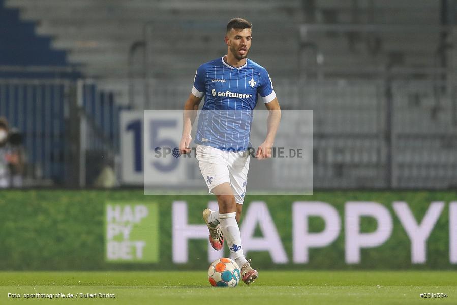 Klaus Gjasula, Merck-Stadion, Darmstadt, 15.01.2022, DFL, sport, action, Fussball, Januar 2022, Saison 2021/2022, 2. Bundesliga, KSC, SV98, Karlsruher SC, SV Darmstadt 98 - Bild-ID: 2316334