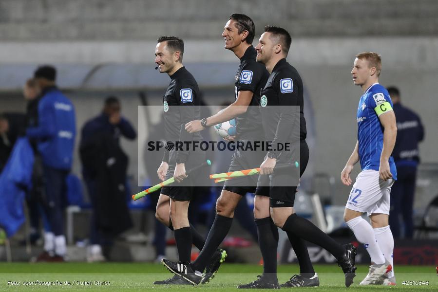 Schiedsrichter, Markus Sinn, Merck-Stadion, Darmstadt, 15.01.2022, DFL, sport, action, Fussball, Januar 2022, Saison 2021/2022, 2. Bundesliga, KSC, SV98, Karlsruher SC, SV Darmstadt 98 - Bild-ID: 2316343