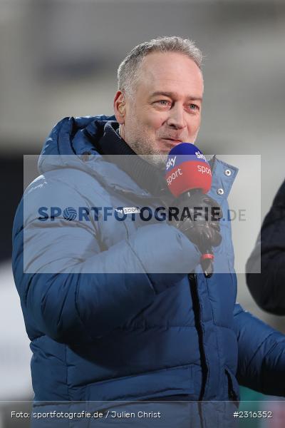Moderator, Interview, Stefan Hempel, Merck-Stadion, Darmstadt, 15.01.2022, DFL, sport, action, Fussball, Januar 2022, Saison 2021/2022, 2. Bundesliga, KSC, SV98, Karlsruher SC, SV Darmstadt 98 - Bild-ID: 2316352