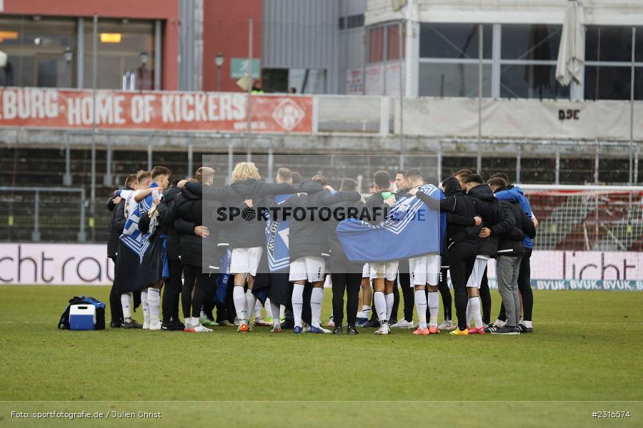 Mannschaftskreis, FLYERALARM Arena, Würzburg, 22.01.2022, DFL, sport, action, Fussball, Januar 2022, Saison 2021/2022, 3. Liga, SVW, FWK, SV Waldhof Mannheim 07, FC Würzburger Kickers - Bild-ID: 2316574