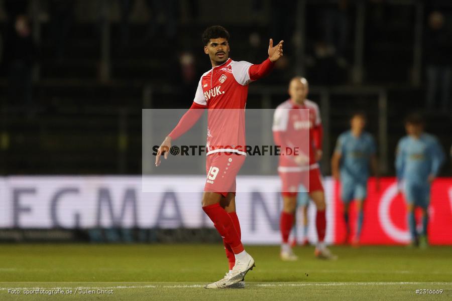 Andrè Becker, FLYERALARM Arena, Würzburg, 28.01.2022, DFL, sport, action, Fussball, Januar 2022, Saison 2021/2022, 3. Liga, SCF, FWK, SC Freiburg II, FC Würzburger Kickers - Bild-ID: 2316669 Andrè Becker, FLYERALARM Arena, Würzburg, 28.01.2022, DFL, sport, action, Fussball, Januar 2022, Saison 2021/2022, 3. Liga, SCF, FWK, SC Freiburg II, FC Würzburger Kickers - Bild-ID: 2316669
