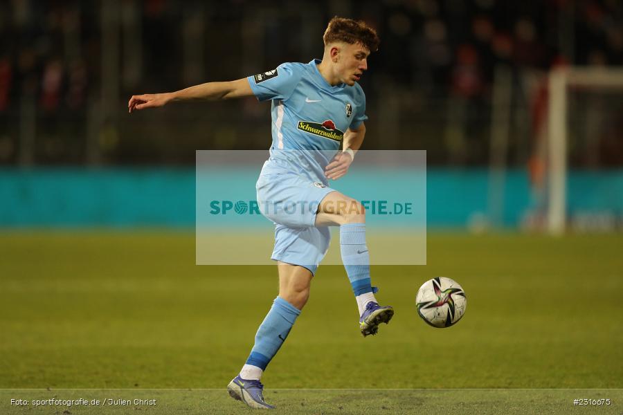 Philipp Treu, FLYERALARM Arena, Würzburg, 28.01.2022, DFL, sport, action, Fussball, Januar 2022, Saison 2021/2022, 3. Liga, SCF, FWK, SC Freiburg II, FC Würzburger Kickers - Bild-ID: 2316675 Philipp Treu, FLYERALARM Arena, Würzburg, 28.01.2022, DFL, sport, action, Fussball, Januar 2022, Saison 2021/2022, 3. Liga, SCF, FWK, SC Freiburg II, FC Würzburger Kickers - Bild-ID: 2316675