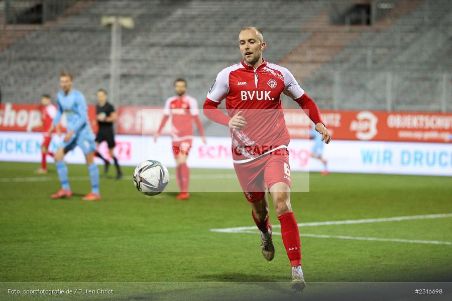 Tobias Kraulich, FLYERALARM Arena, Würzburg, 28.01.2022, DFL, sport, action, Fussball, Januar 2022, Saison 2021/2022, 3. Liga, SCF, FWK, SC Freiburg II, FC Würzburger Kickers - Bild-ID: 2316698