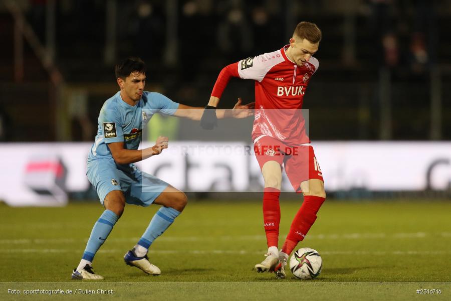 Maximilian Breunig, FLYERALARM Arena, Würzburg, 28.01.2022, DFL, sport, action, Fussball, Januar 2022, Saison 2021/2022, 3. Liga, SCF, FWK, SC Freiburg II, FC Würzburger Kickers - Bild-ID: 2316716