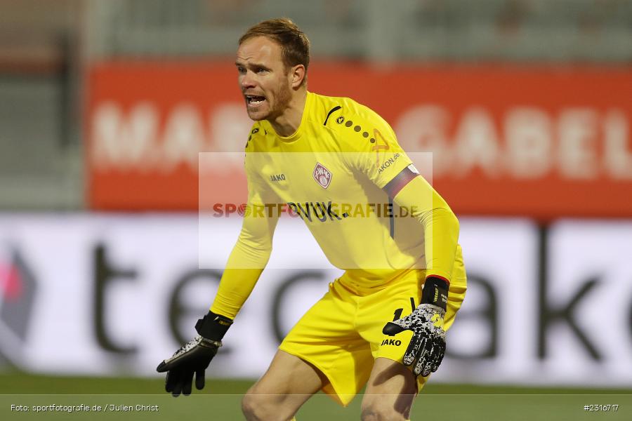 Hendrik Bonmann, FLYERALARM Arena, Würzburg, 28.01.2022, DFL, sport, action, Fussball, Januar 2022, Saison 2021/2022, 3. Liga, SCF, FWK, SC Freiburg II, FC Würzburger Kickers - Bild-ID: 2316717
