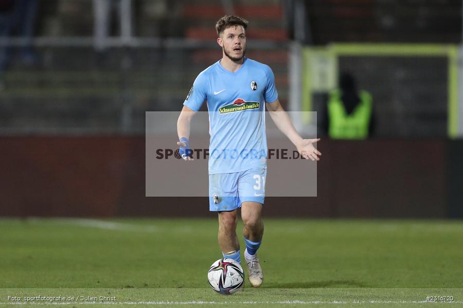 Patrick Kammerbauer, FLYERALARM Arena, Würzburg, 28.01.2022, DFL, sport, action, Fussball, Januar 2022, Saison 2021/2022, 3. Liga, SCF, FWK, SC Freiburg II, FC Würzburger Kickers - Bild-ID: 2316720