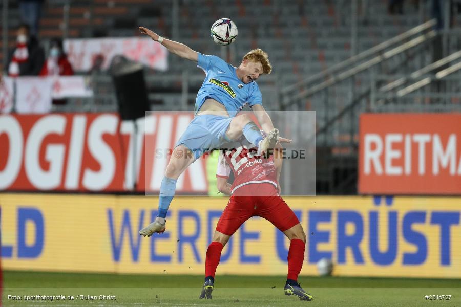 Robert Wagner, FLYERALARM Arena, Würzburg, 28.01.2022, DFL, sport, action, Fussball, Januar 2022, Saison 2021/2022, 3. Liga, SCF, FWK, SC Freiburg II, FC Würzburger Kickers - Bild-ID: 2316727