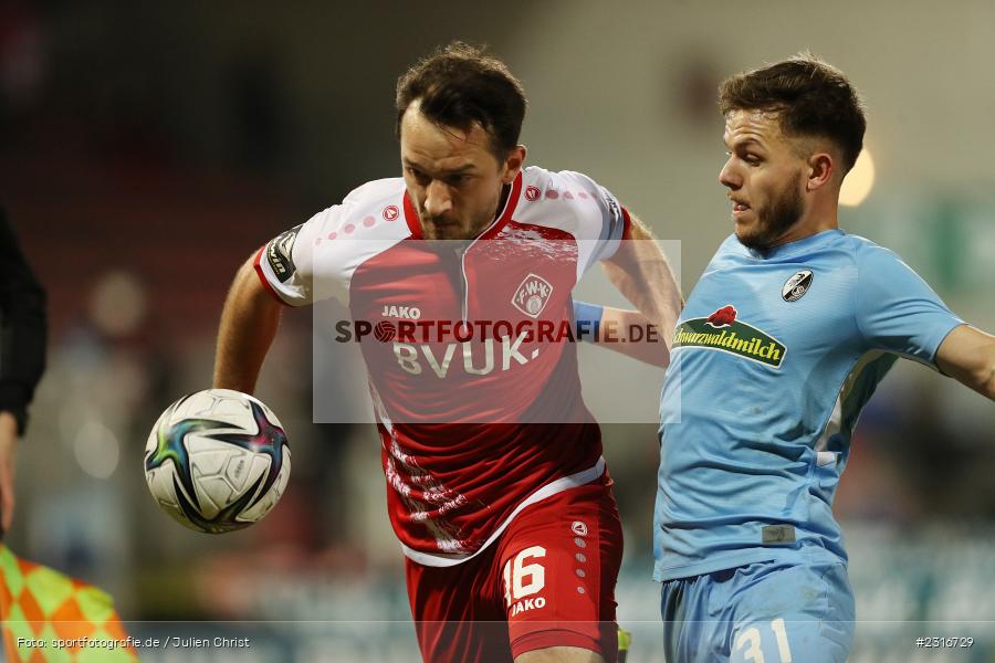 Peter Kurzweg, FLYERALARM Arena, Würzburg, 28.01.2022, DFL, sport, action, Fussball, Januar 2022, Saison 2021/2022, 3. Liga, SCF, FWK, SC Freiburg II, FC Würzburger Kickers - Bild-ID: 2316729