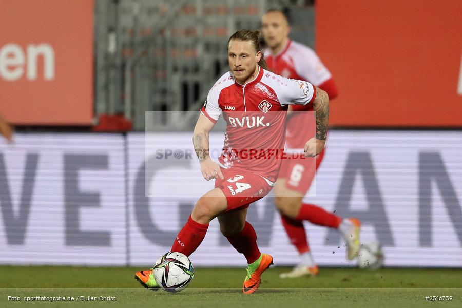 Marvin Stefaniak, FLYERALARM Arena, Würzburg, 28.01.2022, DFL, sport, action, Fussball, Januar 2022, Saison 2021/2022, 3. Liga, SCF, FWK, SC Freiburg II, FC Würzburger Kickers - Bild-ID: 2316739