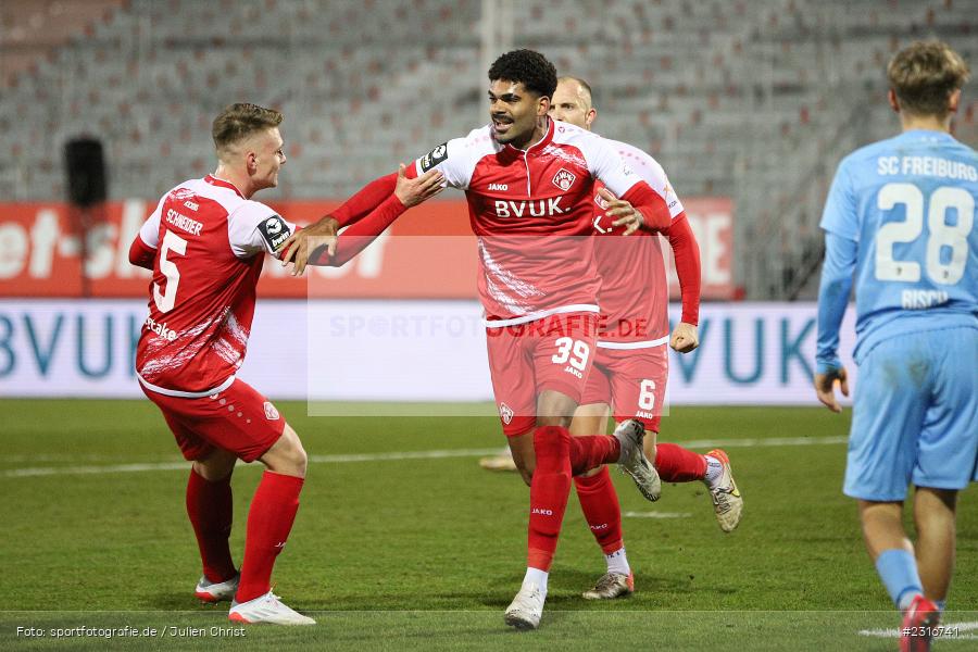 Andrè Becker, FLYERALARM Arena, Würzburg, 28.01.2022, DFL, sport, action, Fussball, Januar 2022, Saison 2021/2022, 3. Liga, SCF, FWK, SC Freiburg II, FC Würzburger Kickers - Bild-ID: 2316741