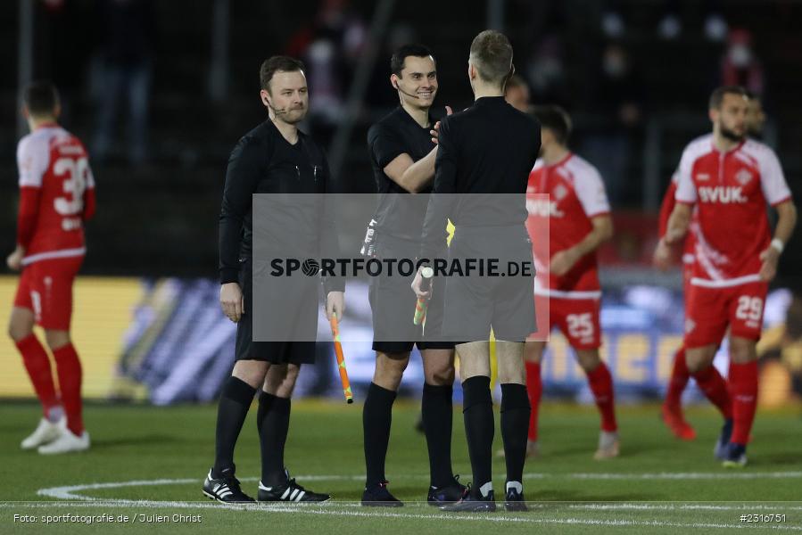 Konrad Oldhafer, FLYERALARM Arena, Würzburg, 28.01.2022, DFL, sport, action, Fussball, Januar 2022, Saison 2021/2022, 3. Liga, SCF, FWK, SC Freiburg II, FC Würzburger Kickers - Bild-ID: 2316751