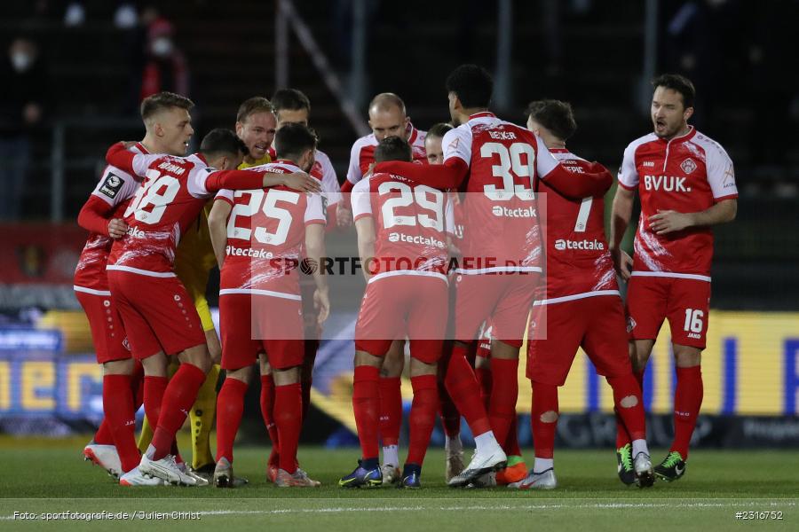 Mannschaftskreis, FLYERALARM Arena, Würzburg, 28.01.2022, DFL, sport, action, Fussball, Januar 2022, Saison 2021/2022, 3. Liga, SCF, FWK, SC Freiburg II, FC Würzburger Kickers - Bild-ID: 2316752 Mannschaftskreis, FLYERALARM Arena, Würzburg, 28.01.2022, DFL, sport, action, Fussball, Januar 2022, Saison 2021/2022, 3. Liga, SCF, FWK, SC Freiburg II, FC Würzburger Kickers - Bild-ID: 2316752