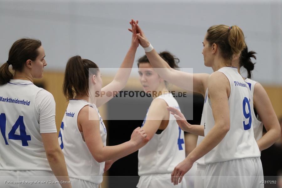 Abklatschen, Maike Herrmann, Hans-Wilhelm-Renkhoff-Halle, Marktheidenfeld, 29.01.2022, DBB, sport, action, Januar 2022, Saison 2021/2022, HRN, RLD, Regionalliga Damen HR-Nord, Basketball, Regionalliga, BG Litzendorf, TV Marktheidenfeld - Bild-ID: 2317252