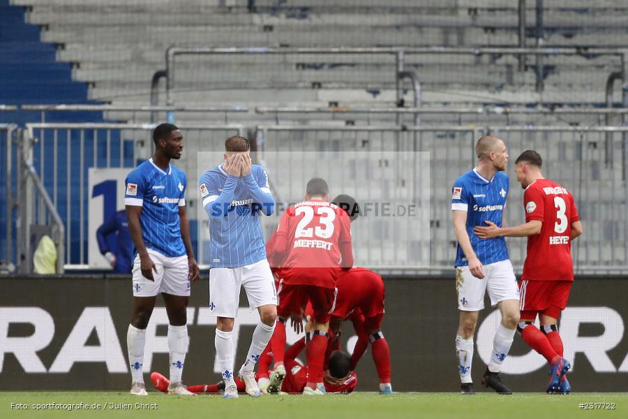 Gestik, Enttäuscht, Tobias Kempe, Merck-Stadion am Böllenfalltor, Darmstadt, 06.02.2022, DFL, sport, action, Februar 2022, Saison 2021/2022, 2. Bundesliga, HSV, SV98, Hamburger SV, SV Darmstadt 98 - Bild-ID: 2317722 Gestik, Enttäuscht, Tobias Kempe, Merck-Stadion am Böllenfalltor, Darmstadt, 06.02.2022, DFL, sport, action, Februar 2022, Saison 2021/2022, 2. Bundesliga, HSV, SV98, Hamburger SV, SV Darmstadt 98 - Bild-ID: 2317722