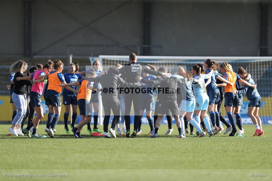 Mannschaftskreis, Martina Tufekovic, Dietmar-Hopp-Stadion, Hoffenheim, 13.02.2022, DFB, sport, action, Februar 2022, Saison 2021/2022, FLYERALARM Frauen-Bundesliga, FFBL, SGS, TSG, SGS Essen, TSG 1899 Hoffenheim - Bild-ID: 2318144 Mannschaftskreis, Martina Tufekovic, Dietmar-Hopp-Stadion, Hoffenheim, 13.02.2022, DFB, sport, action, Februar 2022, Saison 2021/2022, FLYERALARM Frauen-Bundesliga, FFBL, SGS, TSG, SGS Essen, TSG 1899 Hoffenheim - Bild-ID: 2318144