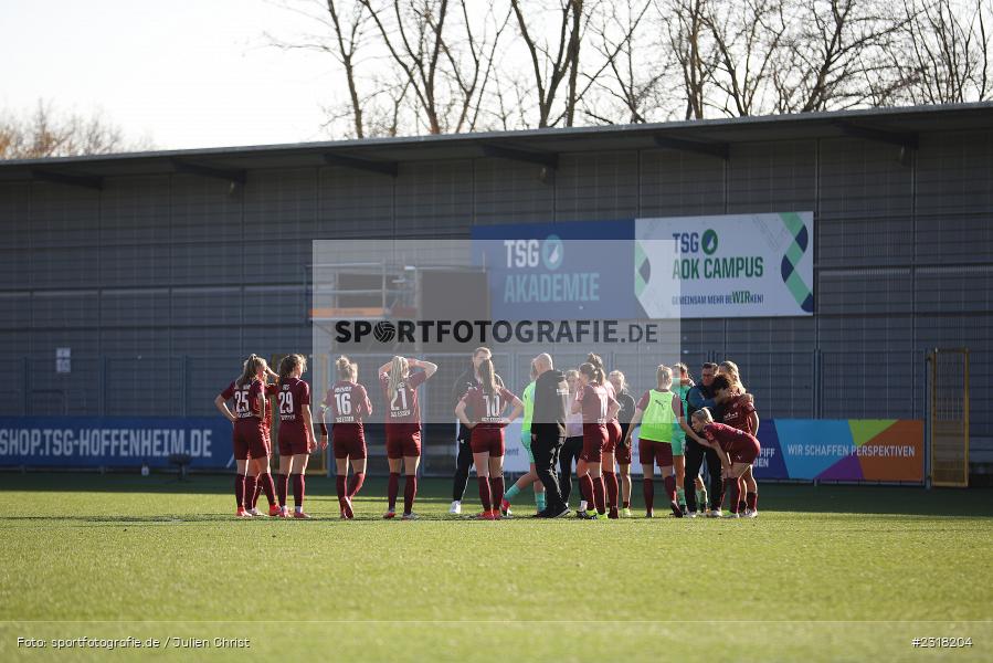 Ansprache, Mannschaftskreis, Dietmar-Hopp-Stadion, Hoffenheim, 13.02.2022, DFB, sport, action, Februar 2022, Saison 2021/2022, FLYERALARM Frauen-Bundesliga, FFBL, SGS, TSG, SGS Essen, TSG 1899 Hoffenheim - Bild-ID: 2318204