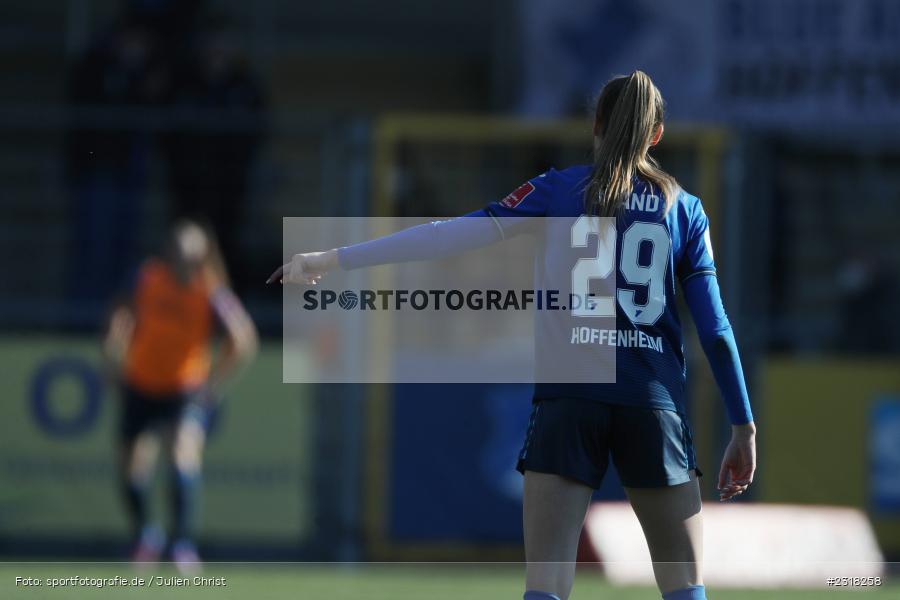 Hände, Arme, gestikuliert, Jule Brand, Dietmar-Hopp-Stadion, Hoffenheim, 13.02.2022, DFB, sport, action, Februar 2022, Saison 2021/2022, FLYERALARM Frauen-Bundesliga, FFBL, SGS, TSG, SGS Essen, TSG 1899 Hoffenheim - Bild-ID: 2318258 Hände, Arme, gestikuliert, Jule Brand, Dietmar-Hopp-Stadion, Hoffenheim, 13.02.2022, DFB, sport, action, Februar 2022, Saison 2021/2022, FLYERALARM Frauen-Bundesliga, FFBL, SGS, TSG, SGS Essen, TSG 1899 Hoffenheim - Bild-ID: 2318258