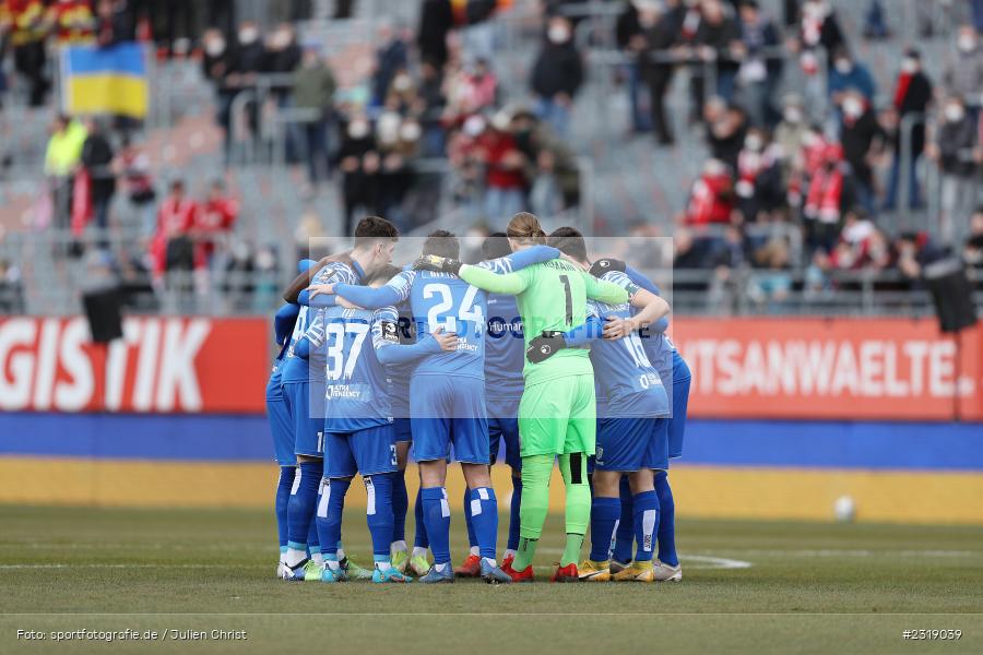 Bande, Ukraine, Mannschaftskreis, FLYERALARM Arena, Würzburg, 26.02.2022, DFL, sport, action, Februar 2022, Saison 2021/2022, 3. Liga, FCM, FWK, 1. FC Magdeburg, FC Würzburger Kickers - Bild-ID: 2319039