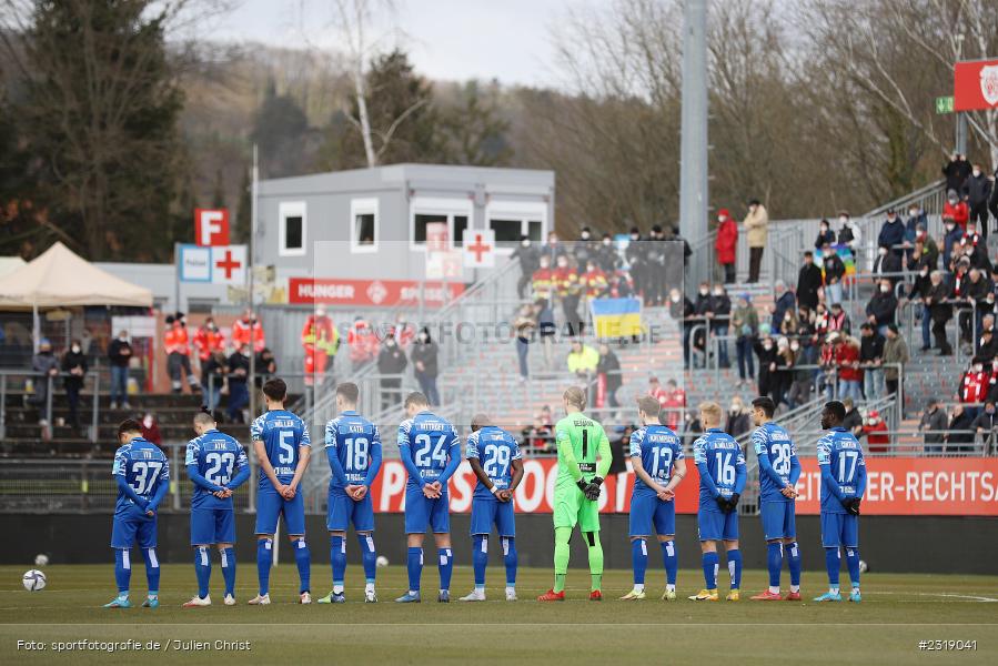 Ukraine, Fahne, Schweigeminute, FLYERALARM Arena, Würzburg, 26.02.2022, DFL, sport, action, Februar 2022, Saison 2021/2022, 3. Liga, FCM, FWK, 1. FC Magdeburg, FC Würzburger Kickers - Bild-ID: 2319041