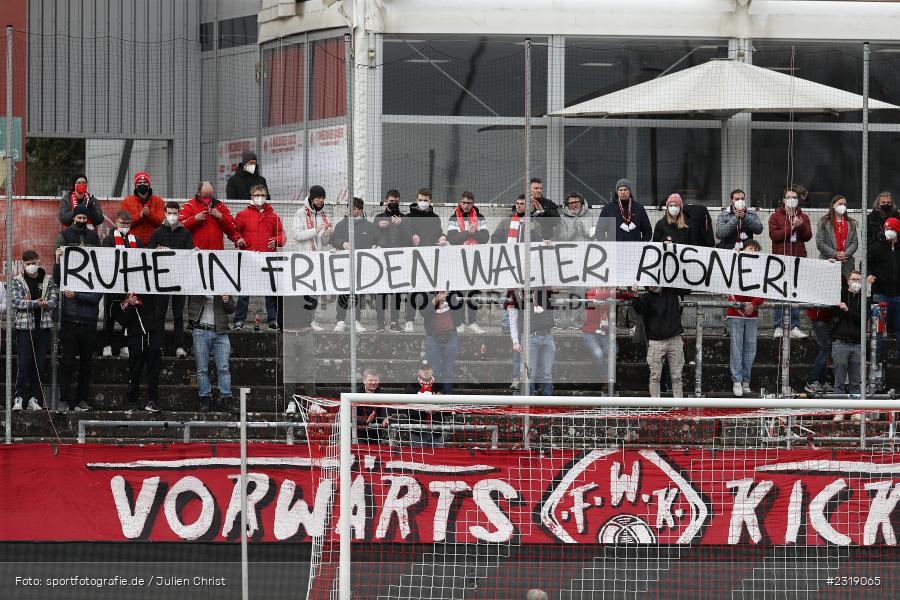 Ruhe in Frieden, Transparent, Walter Rösner, FLYERALARM Arena, Würzburg, 26.02.2022, DFL, sport, action, Februar 2022, Saison 2021/2022, 3. Liga, FCM, FWK, 1. FC Magdeburg, FC Würzburger Kickers - Bild-ID: 2319065