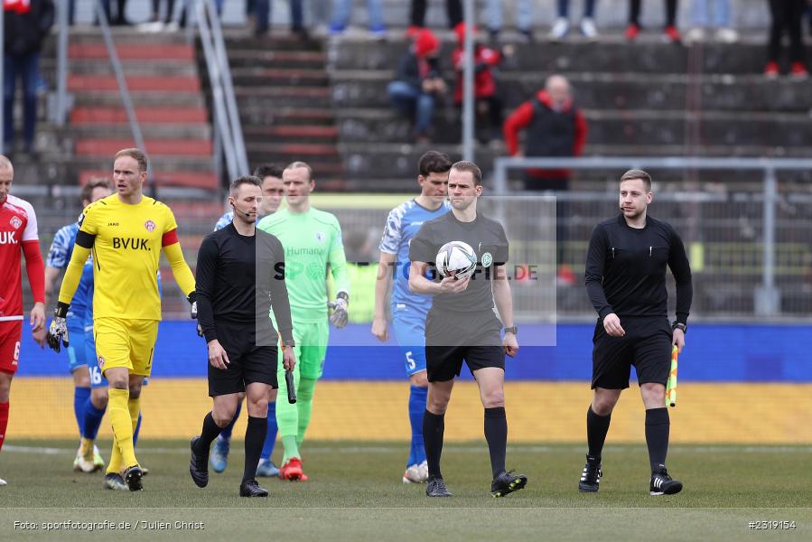 Bande, Ukraine, Patrick Schwengers, FLYERALARM Arena, Würzburg, 26.02.2022, DFL, sport, action, Februar 2022, Saison 2021/2022, 3. Liga, FCM, FWK, 1. FC Magdeburg, FC Würzburger Kickers - Bild-ID: 2319154
