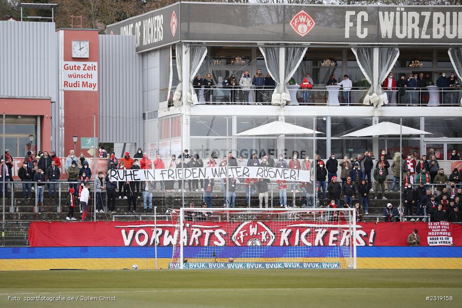 Rudi May, Vorwärts Kickers, Ukraine, RIP, Ehrenpräsident, Walter Rösner, Transparent, FLYERALARM Arena, Würzburg, 26.02.2022, DFL, sport, action, Februar 2022, Saison 2021/2022, 3. Liga, FCM, FWK, 1. FC Magdeburg, FC Würzburger Kickers - Bild-ID: 2319158