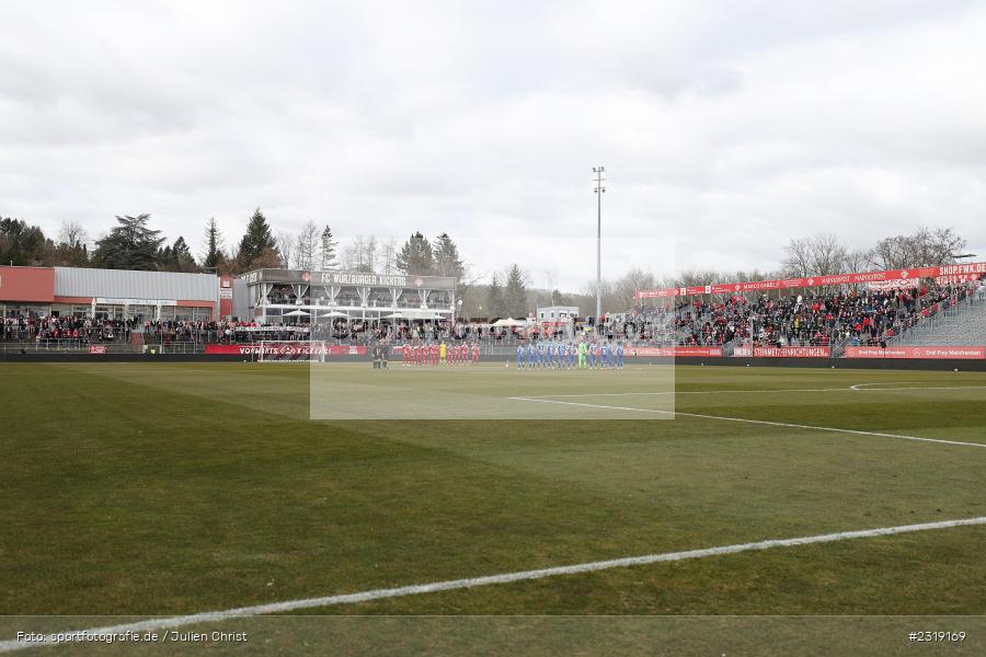 Teams, Solidarität, Ukraine, Schweigeminute, FLYERALARM Arena, Würzburg, 26.02.2022, DFL, sport, action, Februar 2022, Saison 2021/2022, 3. Liga, FCM, FWK, 1. FC Magdeburg, FC Würzburger Kickers - Bild-ID: 2319169