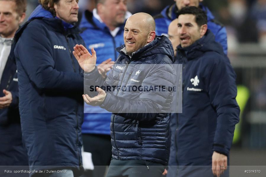 Klatschen, Gestik, Emotionen, Applaus, Torsten Lieberknecht, Merck-Stadion, Darmstadt, 04.03.2022, DFL, sport, action, März 2022, Saison 2021/2022, 2. Bundesliga, FCH, D98, SVD, 1. FC Heidenheim 1846, SV Darmstadt 98 - Bild-ID: 2319370
