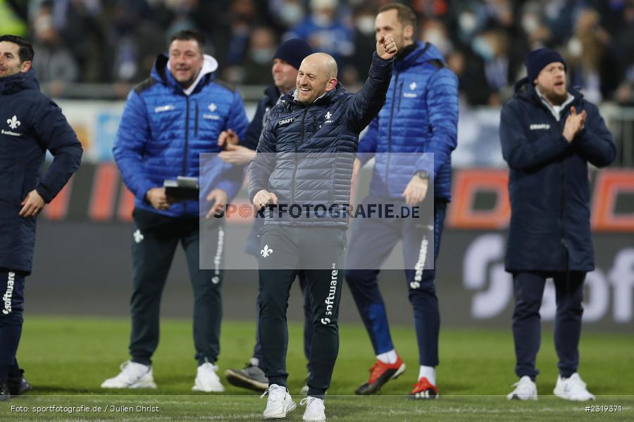 Klatschen, Gestik, Emotionen, Applaus, Torsten Lieberknecht, Merck-Stadion, Darmstadt, 04.03.2022, DFL, sport, action, März 2022, Saison 2021/2022, 2. Bundesliga, FCH, D98, SVD, 1. FC Heidenheim 1846, SV Darmstadt 98 - Bild-ID: 2319371