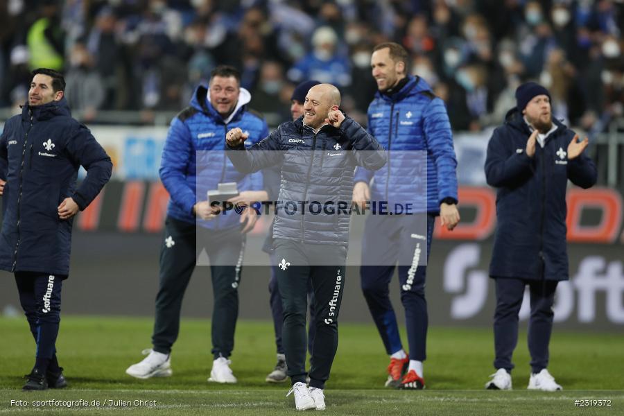 Klatschen, Gestik, Emotionen, Applaus, Torsten Lieberknecht, Merck-Stadion, Darmstadt, 04.03.2022, DFL, sport, action, März 2022, Saison 2021/2022, 2. Bundesliga, FCH, D98, SVD, 1. FC Heidenheim 1846, SV Darmstadt 98 - Bild-ID: 2319372