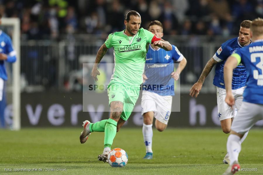 Dennis Diekmeier, Merck-Stadion am Böllenfalltor, Darmstadt, 11.03.2022, DFL, sport, action, März 2022, Saison 2021/2022, 2. Bundesliga, SVS, D98, SV Sandhausen, SV Darmstadt 98 - Bild-ID: 2320655